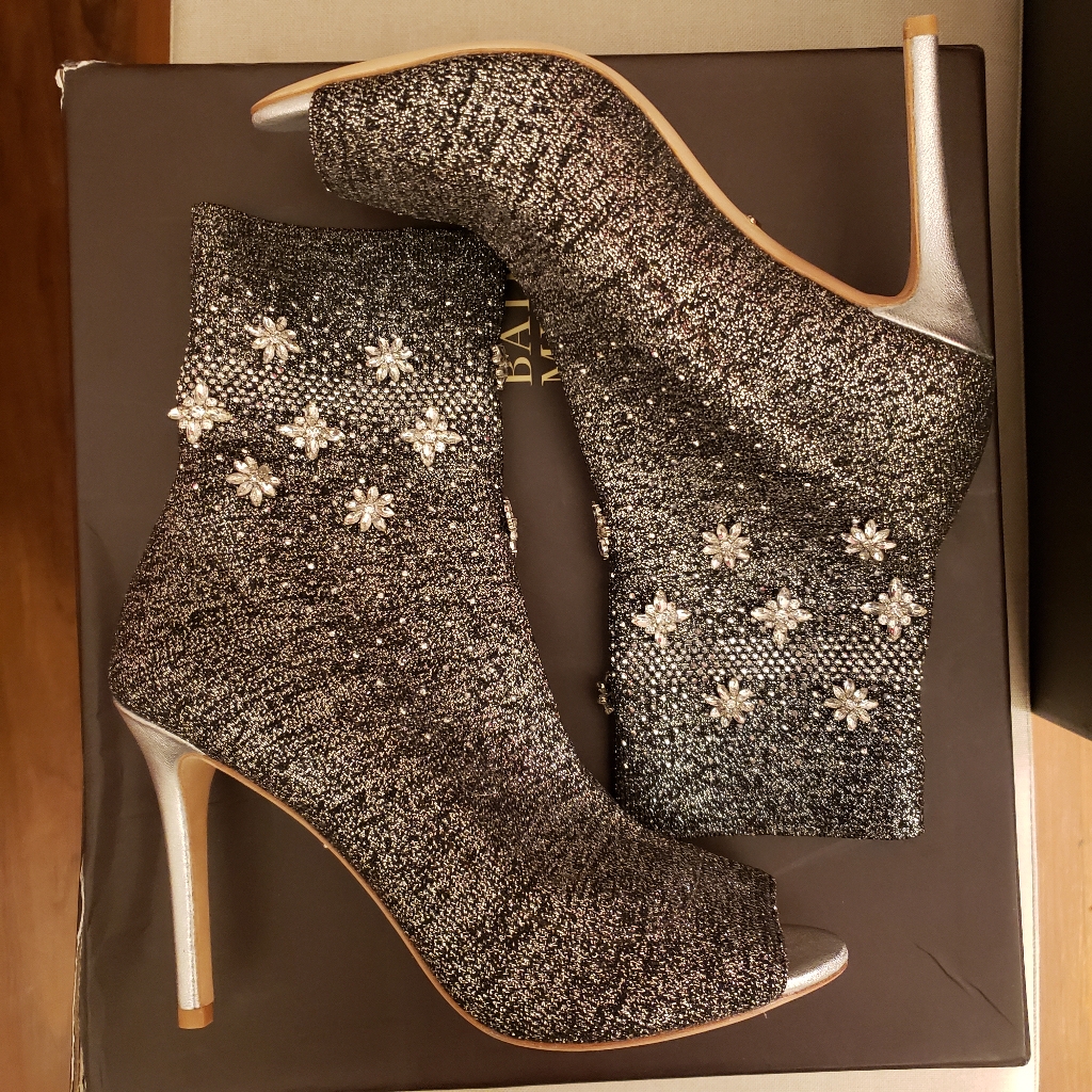Badgley Mischka Vivi Ankle Booties In Silver Metallic W/ Jewels Size 7 Brand New